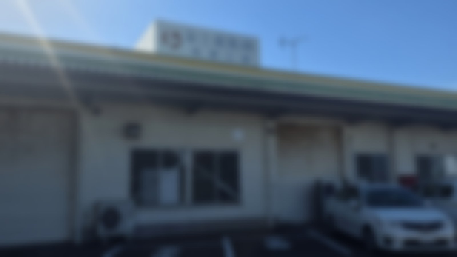 本社・工場への訪問。経営会議に入り、商品・価格・在庫・資金の判断を一緒に決める（特定を避けるため加工しています）